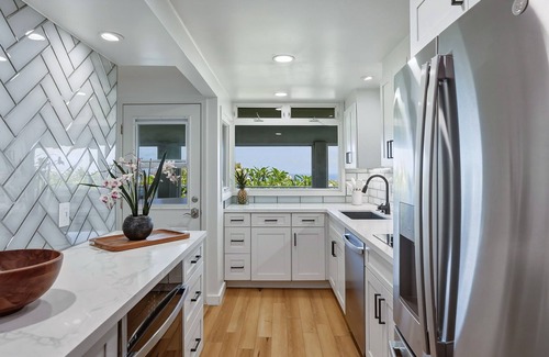 St Louis Heights House | Hale Lilikoi: 4BR Ocean View, Hot Tub & Minivan