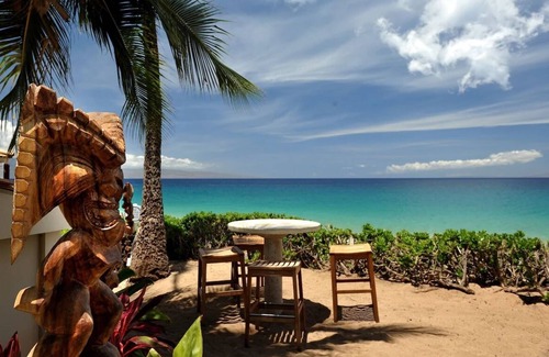 Kaanapali House | Hawaiian Dream Vacation! Beachfront Setting, Outdoor Pool, Parking