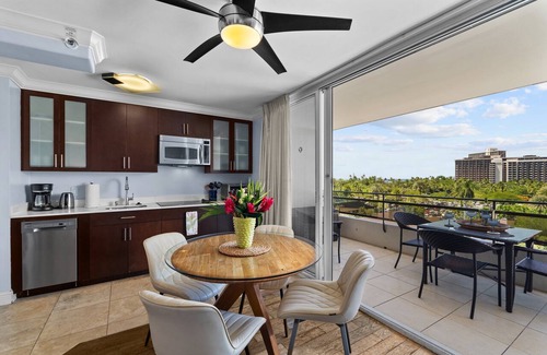 Waikiki Condo | Heart of Waikiki With Partial Ocean View! Washlet! FREE Off-site Parking!