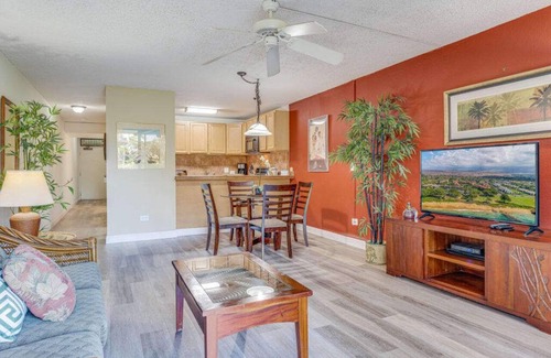 Kihei Condo | High Upgrades w/Lanai to Lawn, Washer/Dryer, WiFi, Modern Kitchen–Kamaole Sands 7110