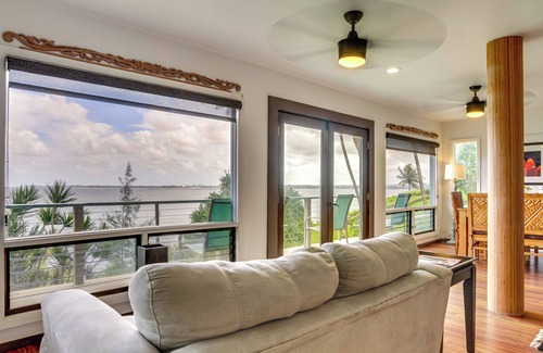Hilo Cottage | Hilo Home w/Private Deck + Stunning Ocean Views!