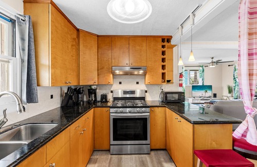 Hilo Apartment | Historic Hilo Home with AC & Lush Tropical Gardens