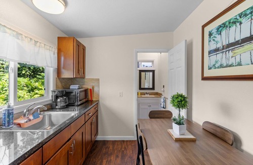 Hilo Apartment | Historic Hilo Oasis - Walk to Dining, AC, 2BR