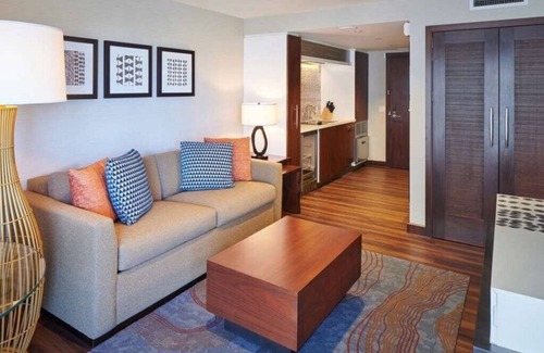 Waikiki Hotel | Hokulani Waikiki, a Hilton Grand Vacations Club - 1 Bedroom Plus - Double Beds - 1DP