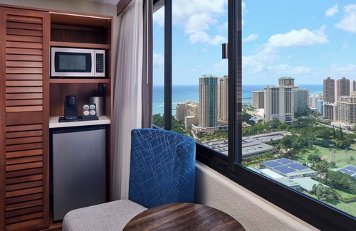 Waikiki Hotel | Holiday Inn Express Waikiki by IHG