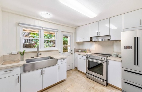Maunalani Heights House | Honolulu 3BR w/Views - Private Deck + A/C, WiFi