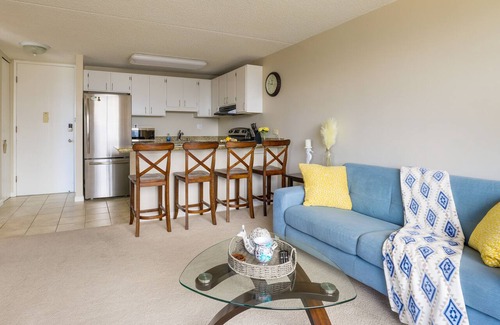 Waikiki Condo | Honolulu Condo Stay w/Balcony: Walk to Beaches!