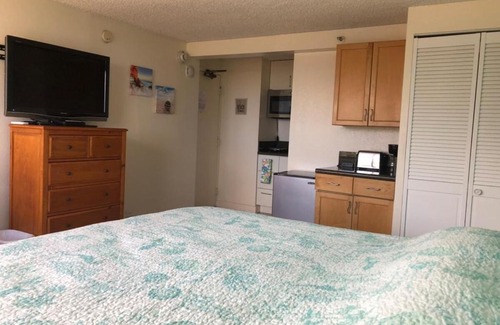 Waikiki Apartment | Hotel Condo KING BED Studio with Resort Pool and Canal View
