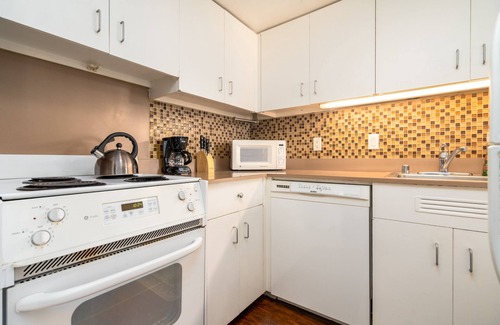 Waikiki Apartment | Huge Studio Unit with Lagoon View! #934