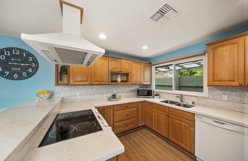 Kaanapali Condo | ICC 30 Remodeled 2BD Cottage Across the Street from Kahekili Beach