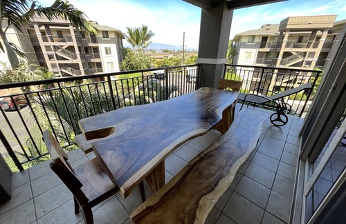 Historic Lahaina Front Street Condo | Ideal Long term remote work space close to the beach