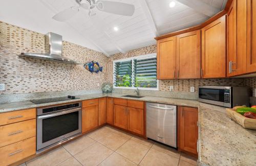 Kaanapali House | International Colony Club 37 · ICC 37 Remodeled Hawaiian Cottage