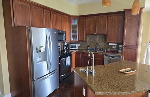 Francolin Place House | Island Views Hale, Panoramic Ocean & Sunset Views 4BR/3BA Sleeps 10, Pool Access
