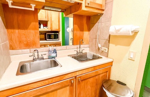Historic Kailua Village Apartment | Islander Inn 203