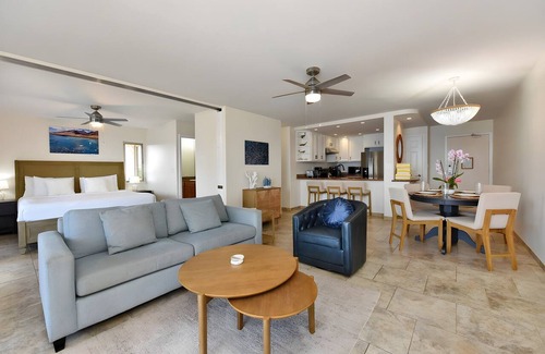 Kahana Condo | Kahana, Hololani, Spacious 4 BR, Beachfront, Sleeps 12