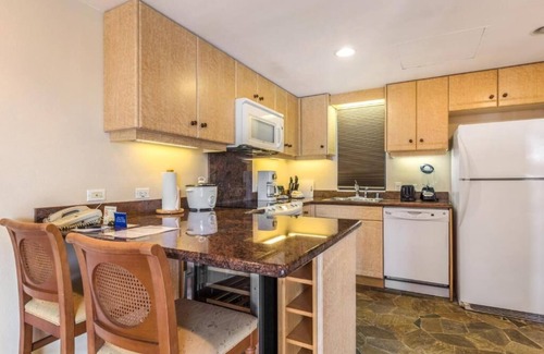 Kailua-Kona Resort | Kailua-Kona, Hawaii 2 Bed Condo