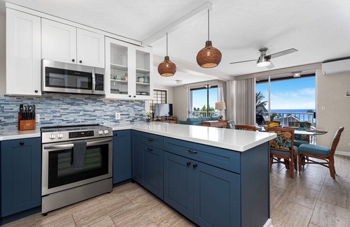 Historic Kailua Village Condo | Kailua Village#705 Top Floor, Gorgeous Remodeled 2 bedroom, in Heart of Town