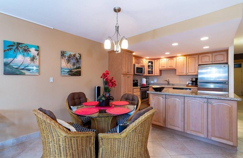 Kihei Condo | Kamaole Sands 2-204 - Dramatic Ocean and Courtyard Views, 1bd/2ba, AC, Wi-Fi