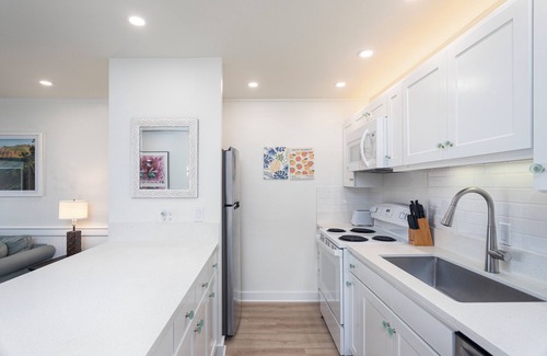 Wailua Condo | Kapaa Shore Resort A106, Oceanfront, King Bed, AC, Ground Floor, Comp Wifi