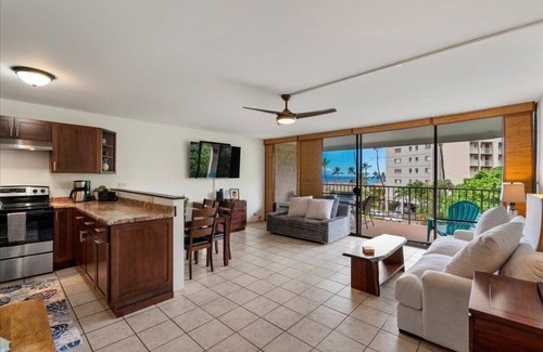 Kihei Condo | Kihei Alii Kai A 302 - HUGE lanai! Kamaole Beach is steps away