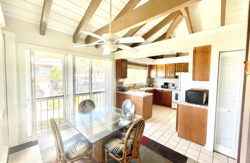 Kahaluu Bay House | King Palm, Aug Low rates, Ocean views walk to Magics beach Kahalu'u Free HSWIFI