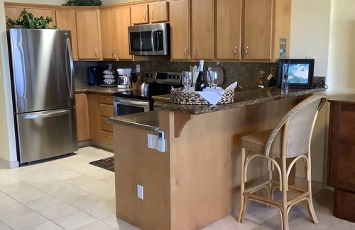 Historic Kailua Village Condo | Kona Alii Condo with Ocean, Sunset, Mountain and Town Views