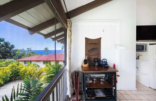 Kahaluu Bay Apartment | Kona coast, Aug low rates Ocean side view Free HSWIFI walk to Magics & Kahalu'u