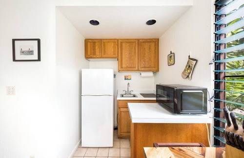 Kahaluu Bay Apartment | Kona coast studio, great rates free HS-WIFI, Parking, Walk to Magics & Kahalu'u