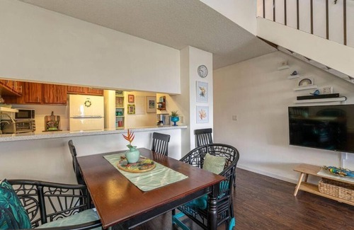 Historic Kailua Village Resort | Kona Hawaii 2 bedroom Condo Sleeps 6