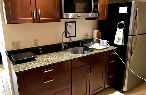 Historic Kailua Village Apartment | Kona Islander Inn - #316 - Located in beachfront town of Kailua Kona Hawaii.