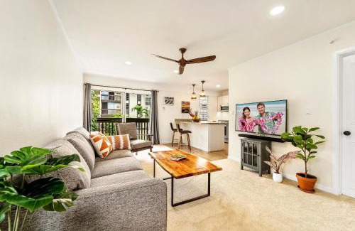 Historic Kailua Village House | Kona Mansions#302 Top Floor, Downtown Kona, AC!