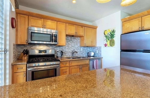 Historic Kailua Village Apartment | Kona Mansions 5-minute Walk to Honls Beach