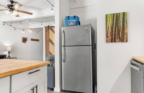 Historic Kailua Village Condo | Kona Mansions#B116 Mountain views, No Stairs, Heart of Town