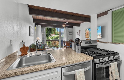 Historic Kailua Village Condo | Kona Mansions D226 | Transformed 2BR Garden View | Kona Town Retreat