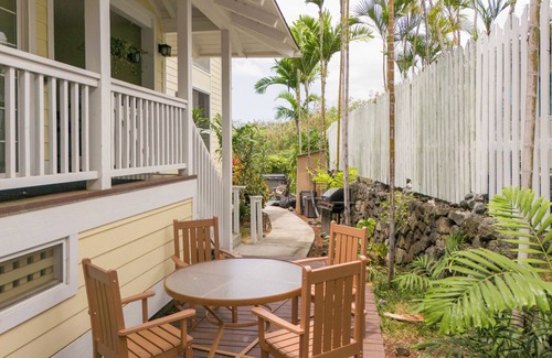 Historic Kailua Village Apartment | Kona Polynesian King - Tropical Island Soul
