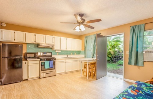 Kailua-Kona Condo | Kona Shores#130 Beautifully Remodeled Ground Floor Condo w/AC!