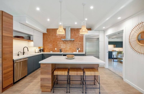 Lanikai House | Lanikai Monthly Home, Private Guest Suite, 2 Parking, and Walk to Beach