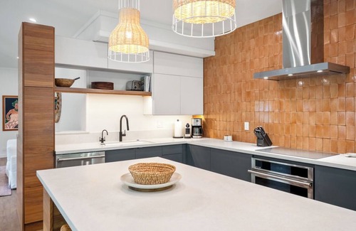 Lanikai House | Lanikai Monthly Home, Private Guest Suite, 2 Parking, and Walk to Beach