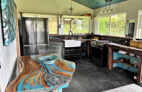 Kapoho Cottage | Lava Coast Oasis, Self-Guided Retreat and Artist Residency for Nature Connection
