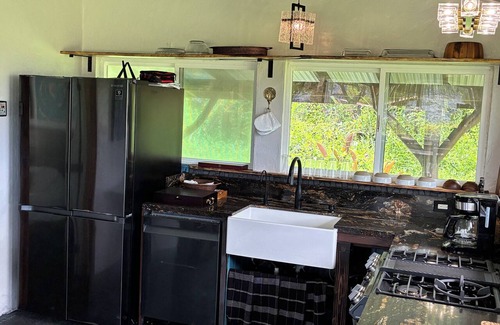 Kapoho Cottage | Lava Coast Oasis, Self-Guided Retreat and Artist Residency for Nature Connection