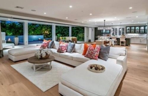 Kahala House | Long term rental near beach in Kahala with Pool