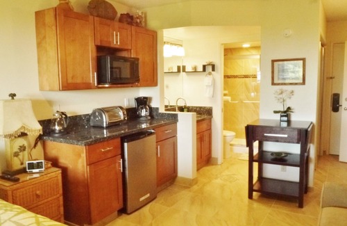 Kihei Apartment | Lovely Appointed Studio With Ocean & Mountain Views. SUMMER DISCOUNT 6/9 - 7/31