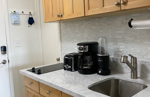 Waikiki Condo | Lovely Studio with Million Dollar View of Waikiki and close to everything!