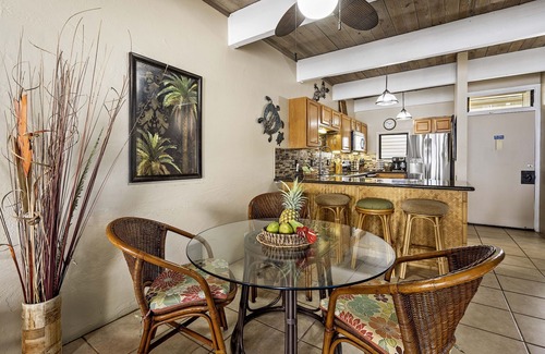 Kailua-Kona Condo | Lovely Updated Oceanfront Private Top Floor Condo Now with A/C!
