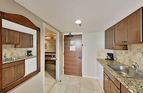 Waikiki Condo | Luana 118 Condo by RedAwning