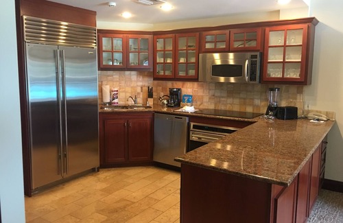 Wailua Resort | Luxurious 5 Star Ocean Front Complex at Waipouli Beach Resort. Unit A201