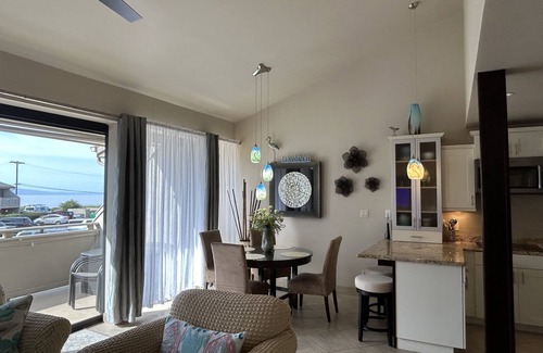 Kihei Condo | Luxurious condo, nice ocean view, wifi, W/D, pool & spa, 1 minute walk to beach