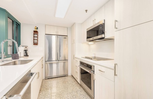 Waikiki Condo | Luxury 24th-Floor Waikiki Landmark Condo with Mountain & Ala Wai Scenic Views