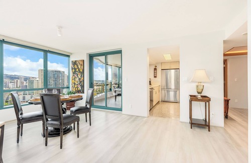 Waikiki Condo | Luxury 24th-Floor Waikiki Landmark Condo with Mountain & Ala Wai Scenic Views