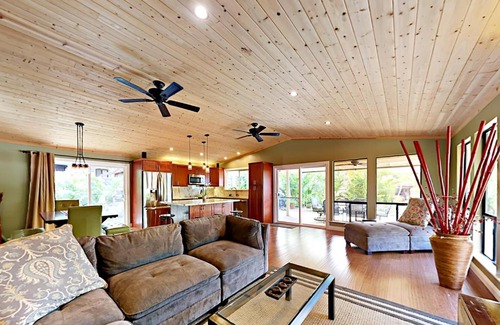 Kihei House | Luxury 3BR Wailea Kihei Retreat Walk to Beaches Private Lanai Newly Remodeled